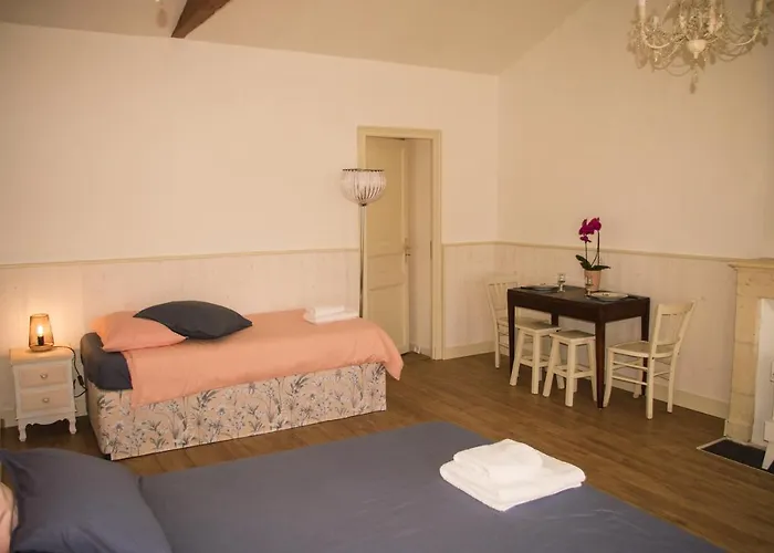 Entre Pierre Et Bois Saint-Savinien